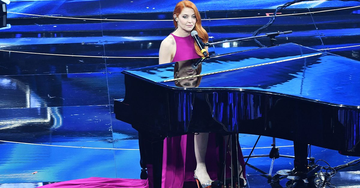 Noemi durante la serata delle cover, Sanremo (2022)