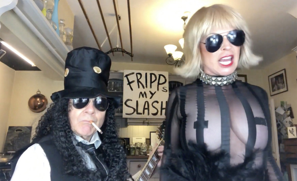 Robert Fripp travestito da Slash