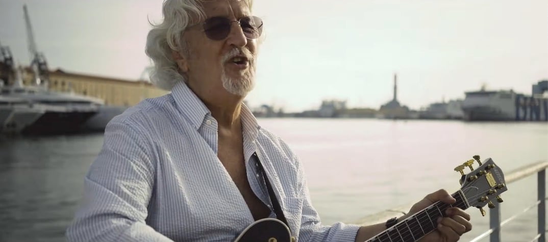 Vittorio De Scalzi, still dal videoclip “Quelle Navi”