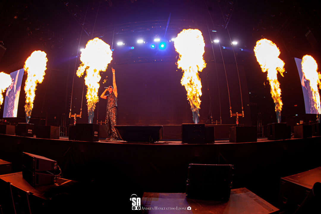 Marracash live al Mediolanum Forum di Assago, foto di Andrea Leone. (2022)