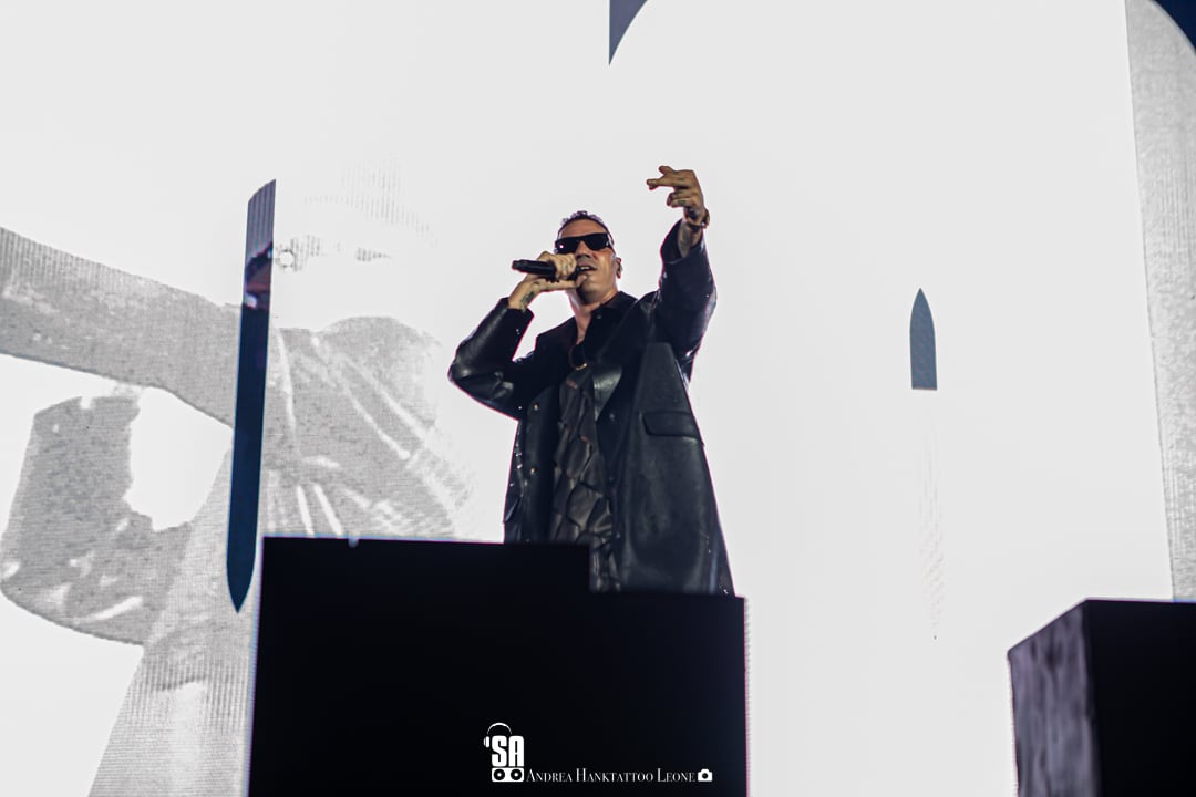 Marracash live al Mediolanum Forum di Assago, foto di Andrea Leone. (2022)