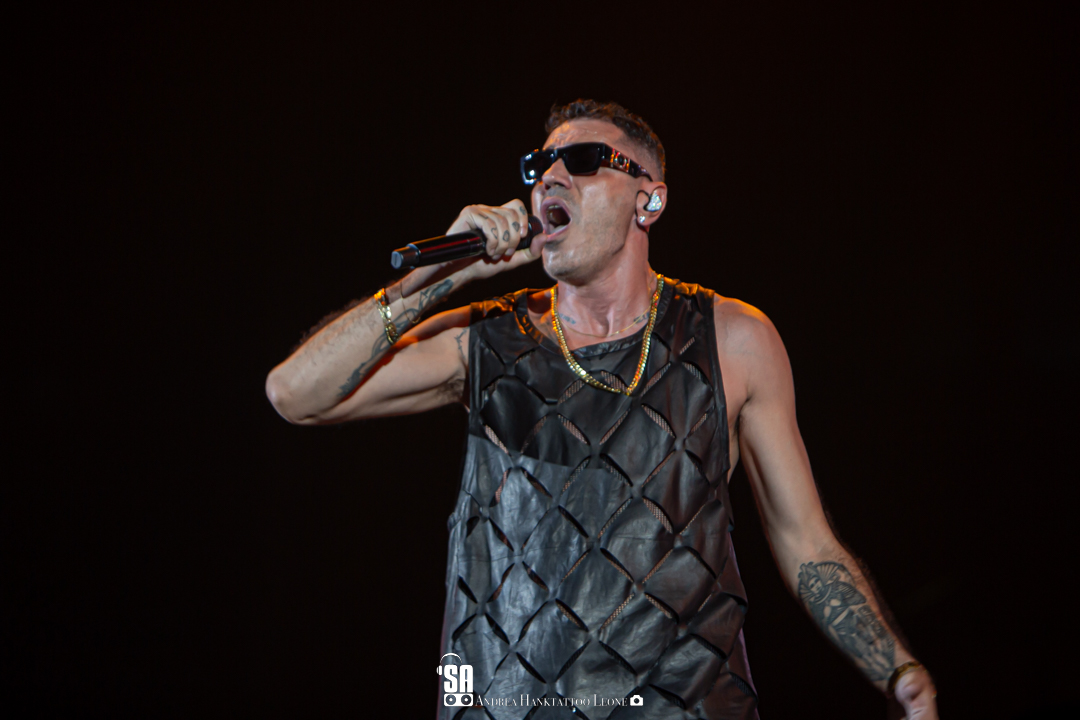 Marracash live al Mediolanum Forum di Assago, foto di Andrea Leone. (2022)