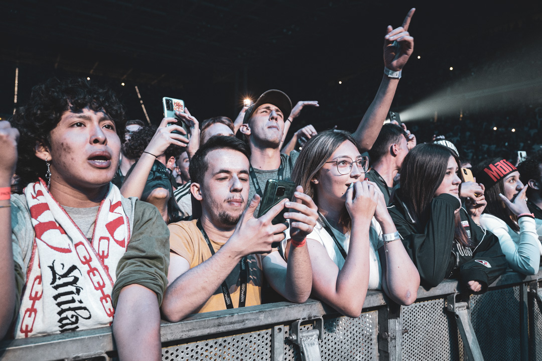 Pubblico al live di Marracash al Pala Alpitour di Torino, foto di Alessandro Brosio (2022)