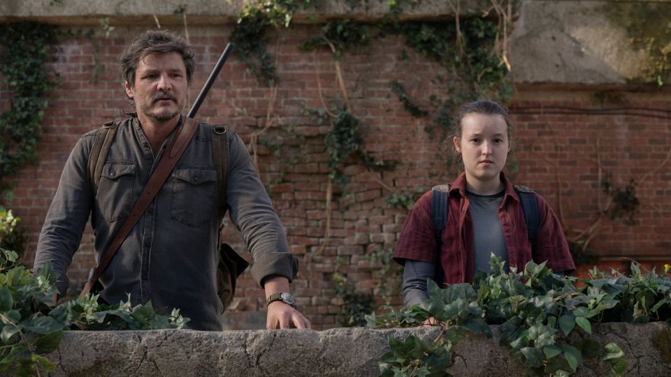 Pedro Pascal e Bella Ramsay in The Last of Us