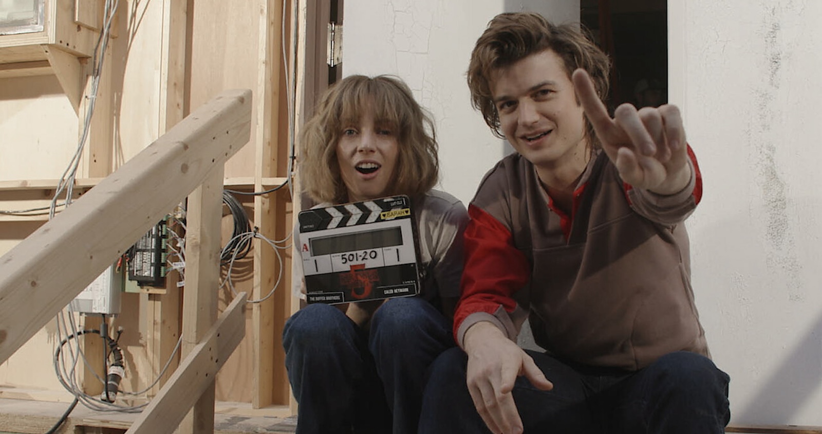 Maya Hawke e Joe Keery sul set di Stranger Things 5