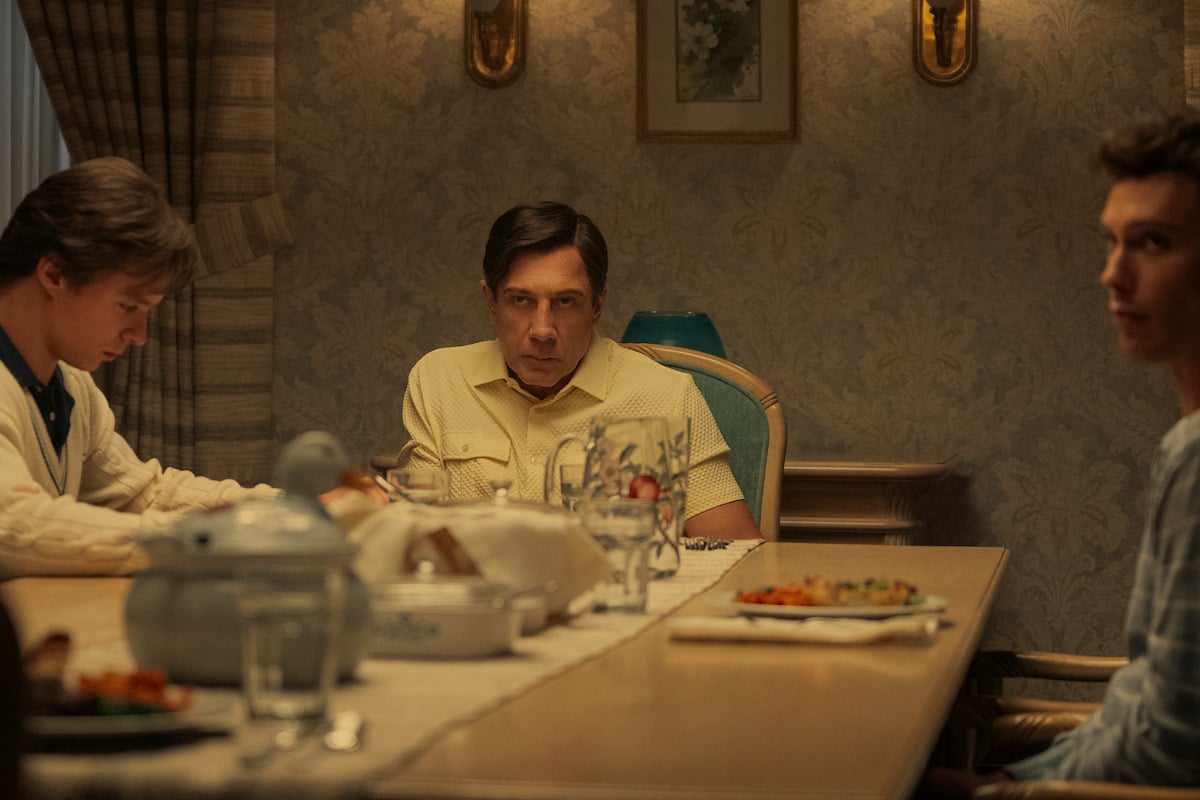 Monsters - Javier Bardem in una scena