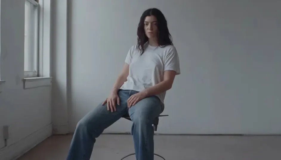 Lorde, still dal video di "Man of the Year" (2025)