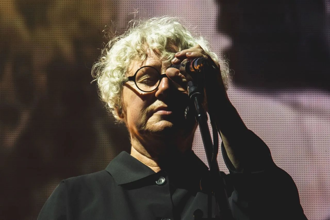 Elizabeth Fraser con i Massive Attack al Medimex 2025
