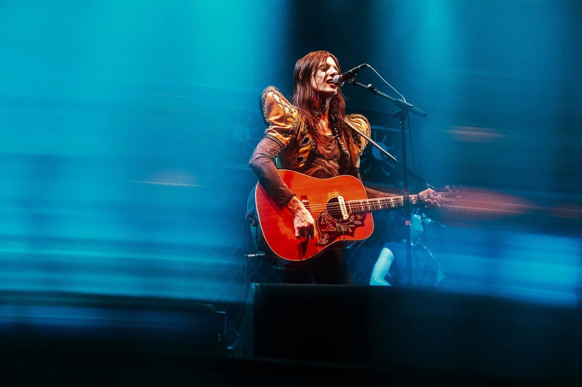 Lucio Corsi, Sequoie Music Park, Bologna, 2025, foto di Francesca Sara Cauli