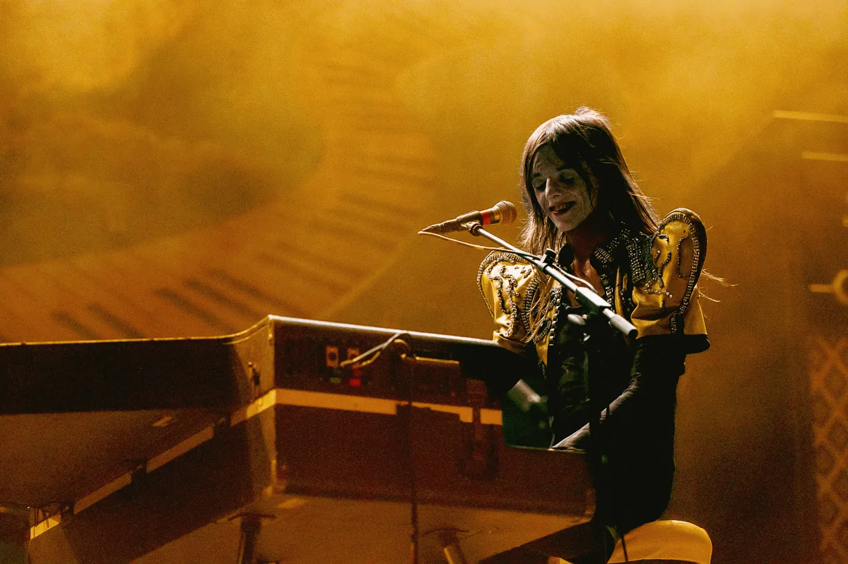 Lucio Corsi, Sequoie Music Park, Bologna, 2025, foto di Francesca Sara Cauli