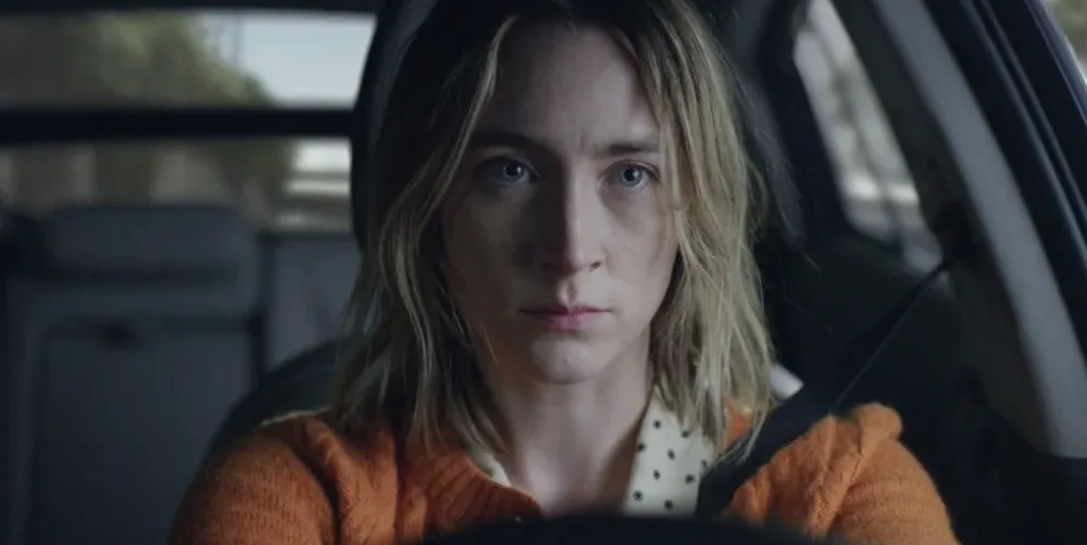 Saoirse Ronan nel clip di Psycho Killer dei Talking Heads