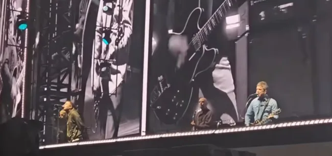 Liam e Noel Gallagher Bonehead, Oasis live a Cardiff
