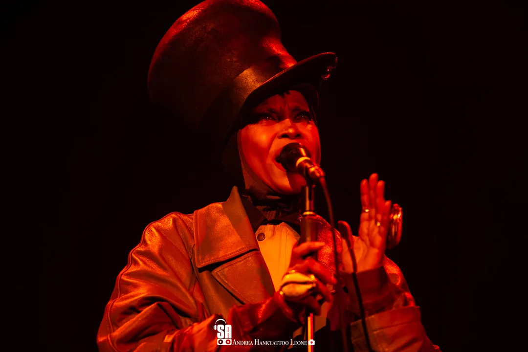 Erykah Badu live all'Alcatraz di Milano, la foto gallery di Andrea Leone (2025)