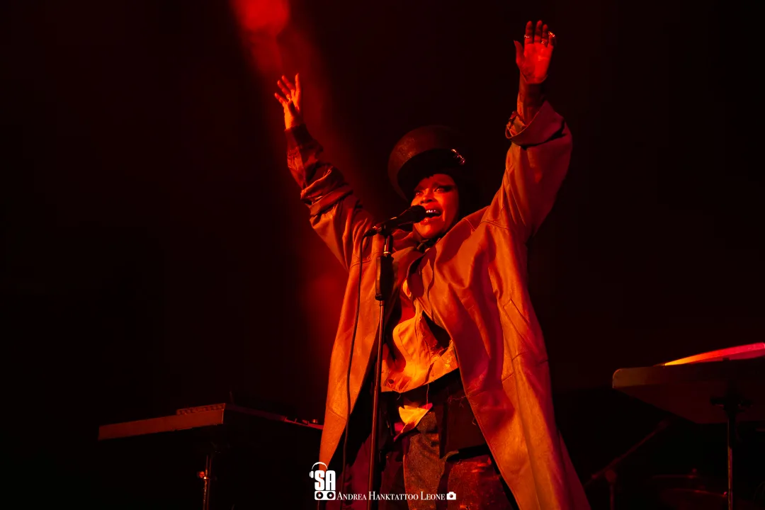 Erykah Badu live all'Alcatraz di Milano, la foto gallery di Andrea Leone (2025)