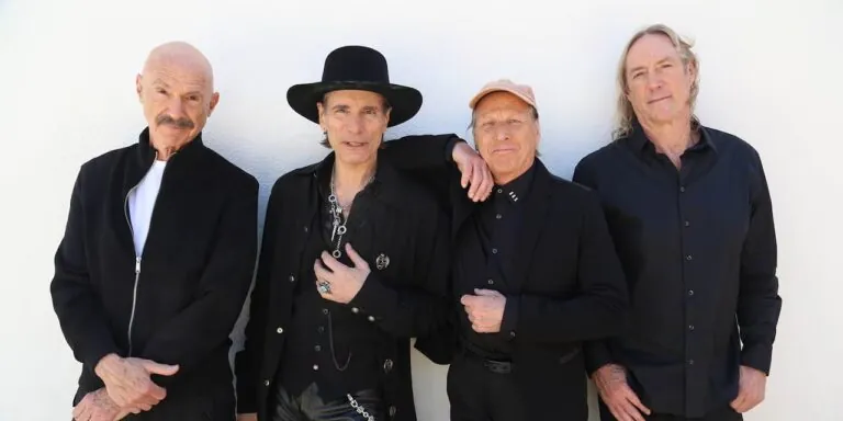 I Beat ovvero Adrian Belew, Tony Levin, Danny Carey e Steve Vai