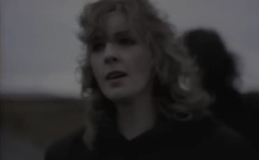 Moya Brennan dei Clannad, still dal video “In a Lifetime”