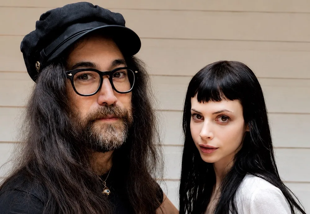 Sean Ono Lennon e Charlotte Kemp Muhl con il piccolo Aurelius